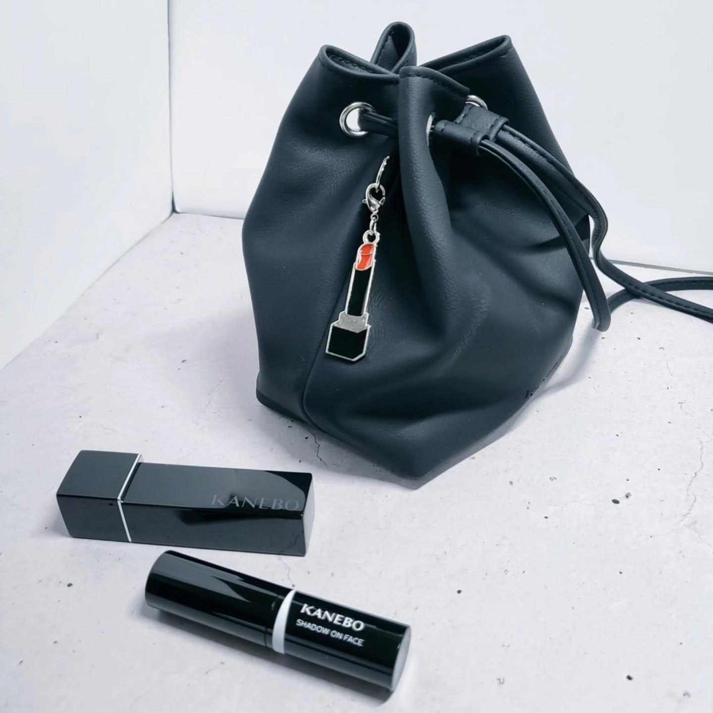 シャドウオンフェース 01 Gimmick Taupe（リミテッドサイズ）/KANEBO/シェーディングを使ったクチコミ（1枚目）