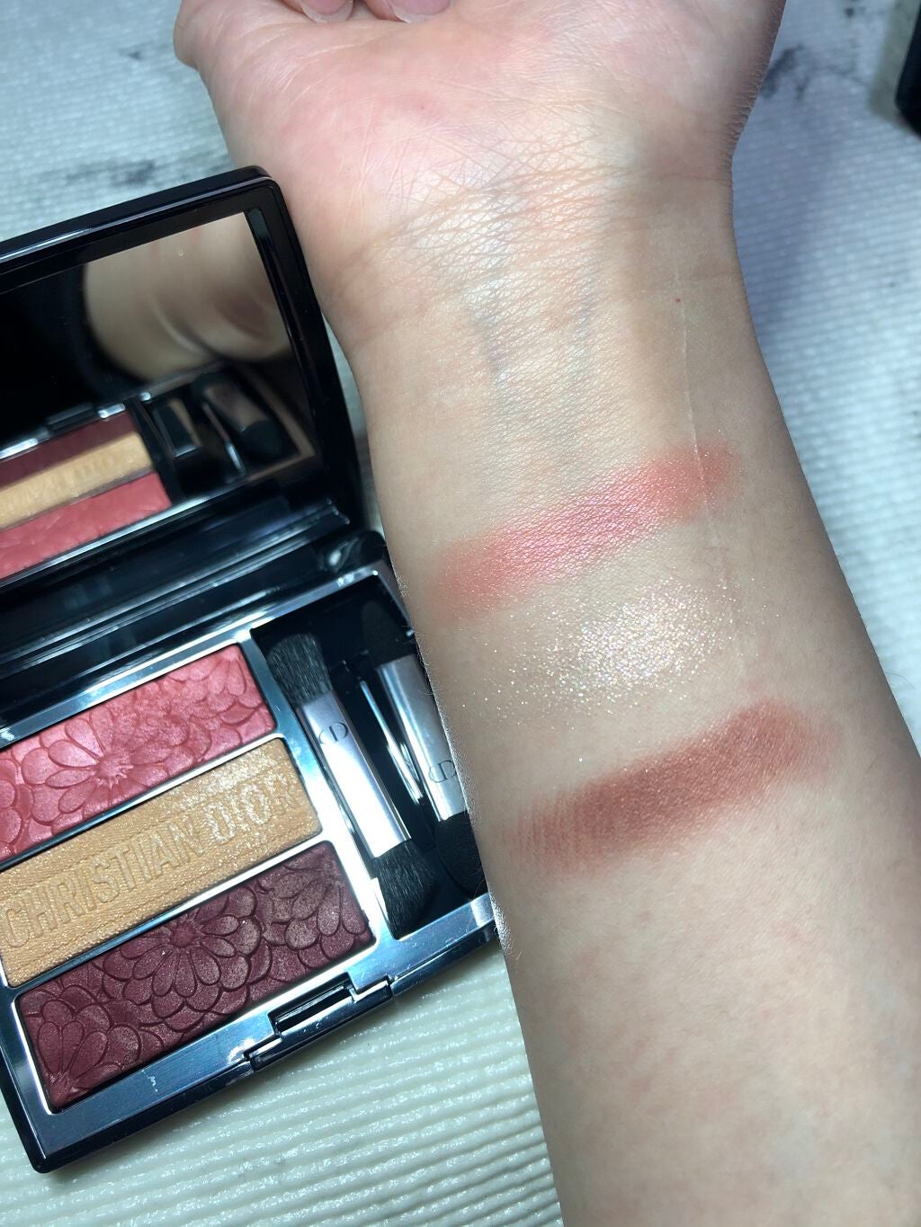 トリオ ブリック パレット<ピュア グロウ>/Dior/アイシャドウパレットを使ったクチコミ(3枚目)