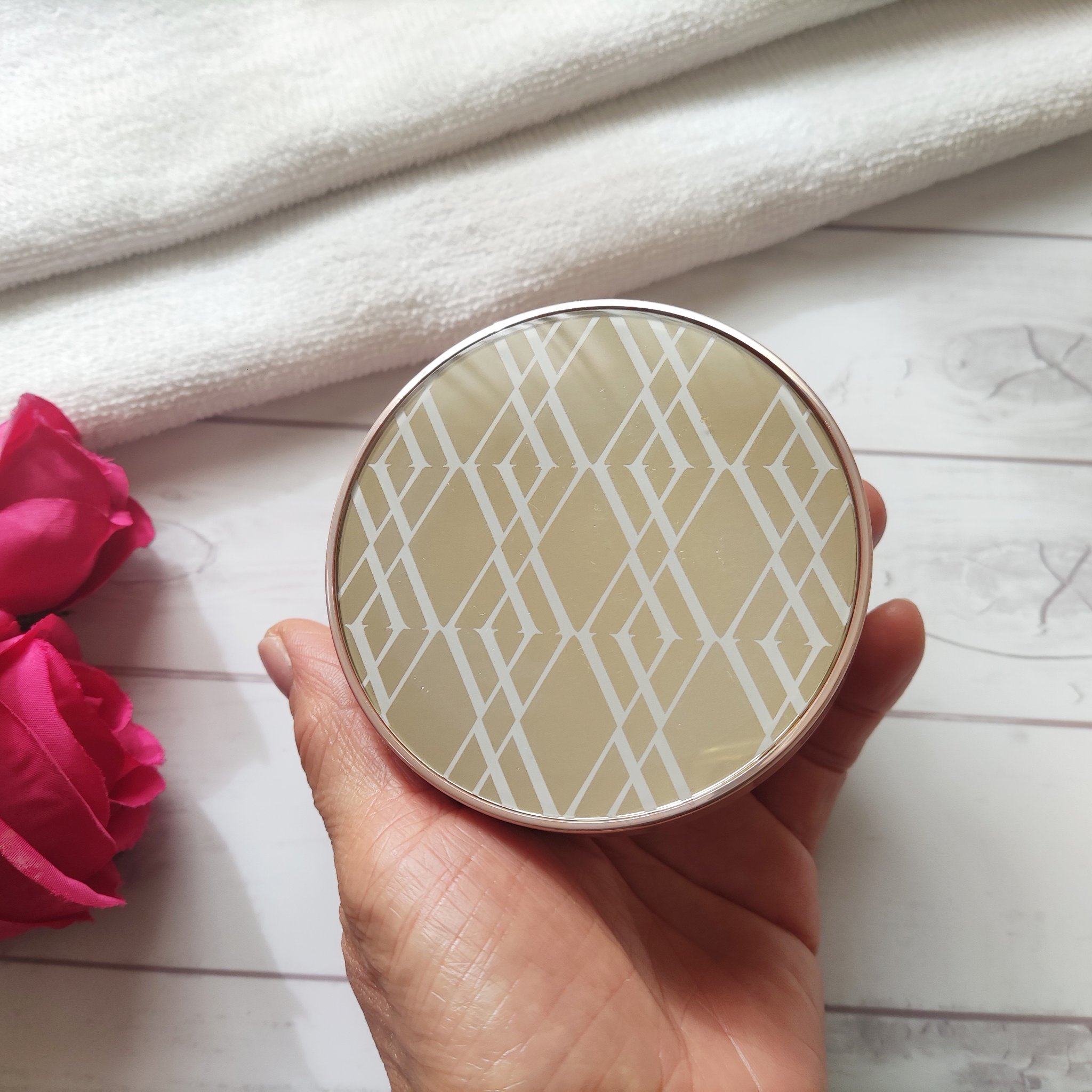 WATTLEクッションファンデーション 02 ライトベージュ/WATTLE/クッションファンデーションを使ったクチコミ（2枚目）