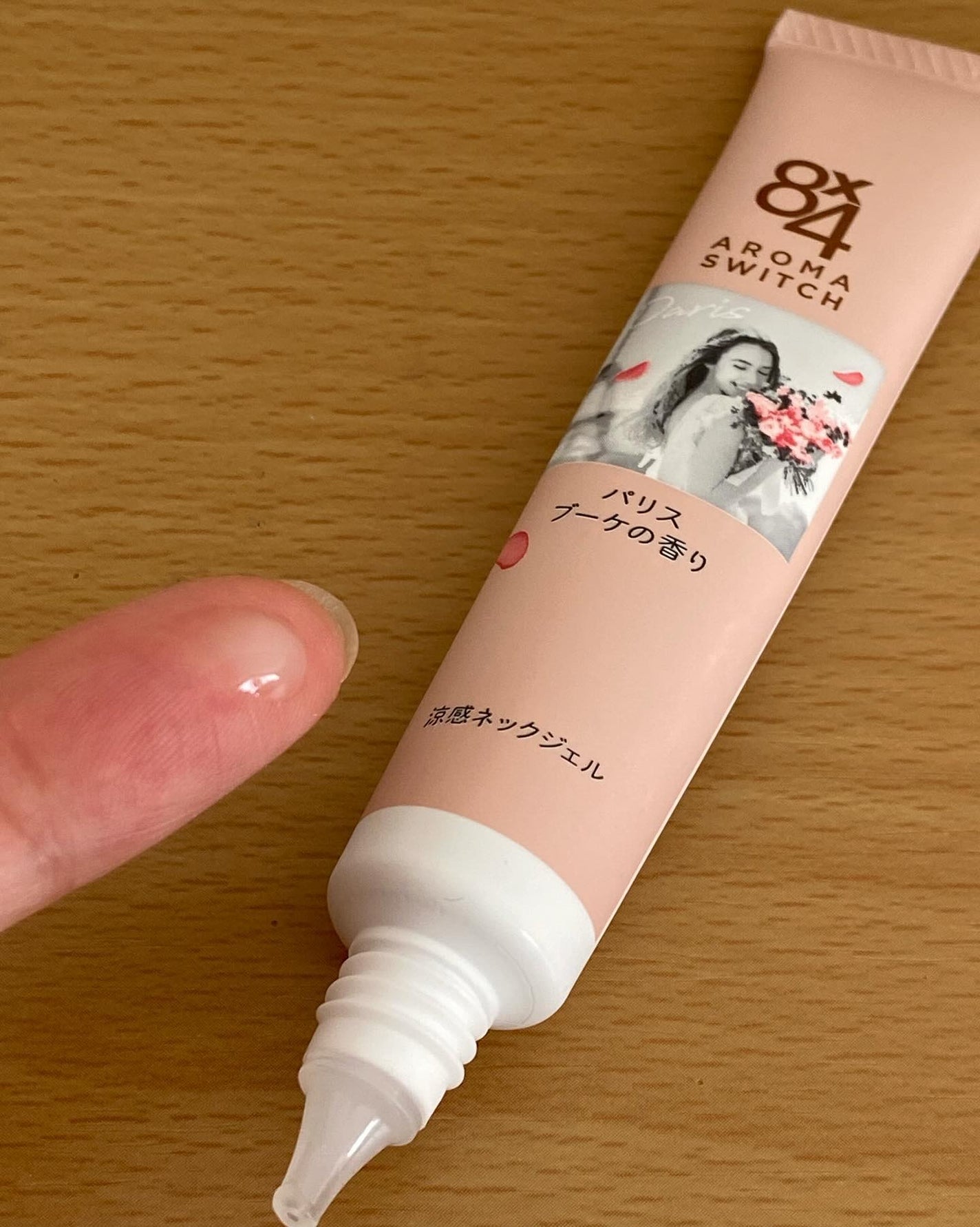 8x4 アロマスイッチ 涼感ネックジェル パリスブーケの香り/8x4/デオドラント・制汗剤を使ったクチコミ(3枚目)
