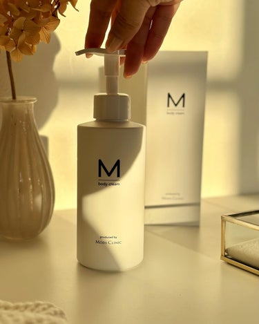 M body cream エムボディクリームのクチコミ「ボディケア🤍
医療現場から生まれたボディクリームで
しっかり保湿🤍

M body cream.....」（2枚目）