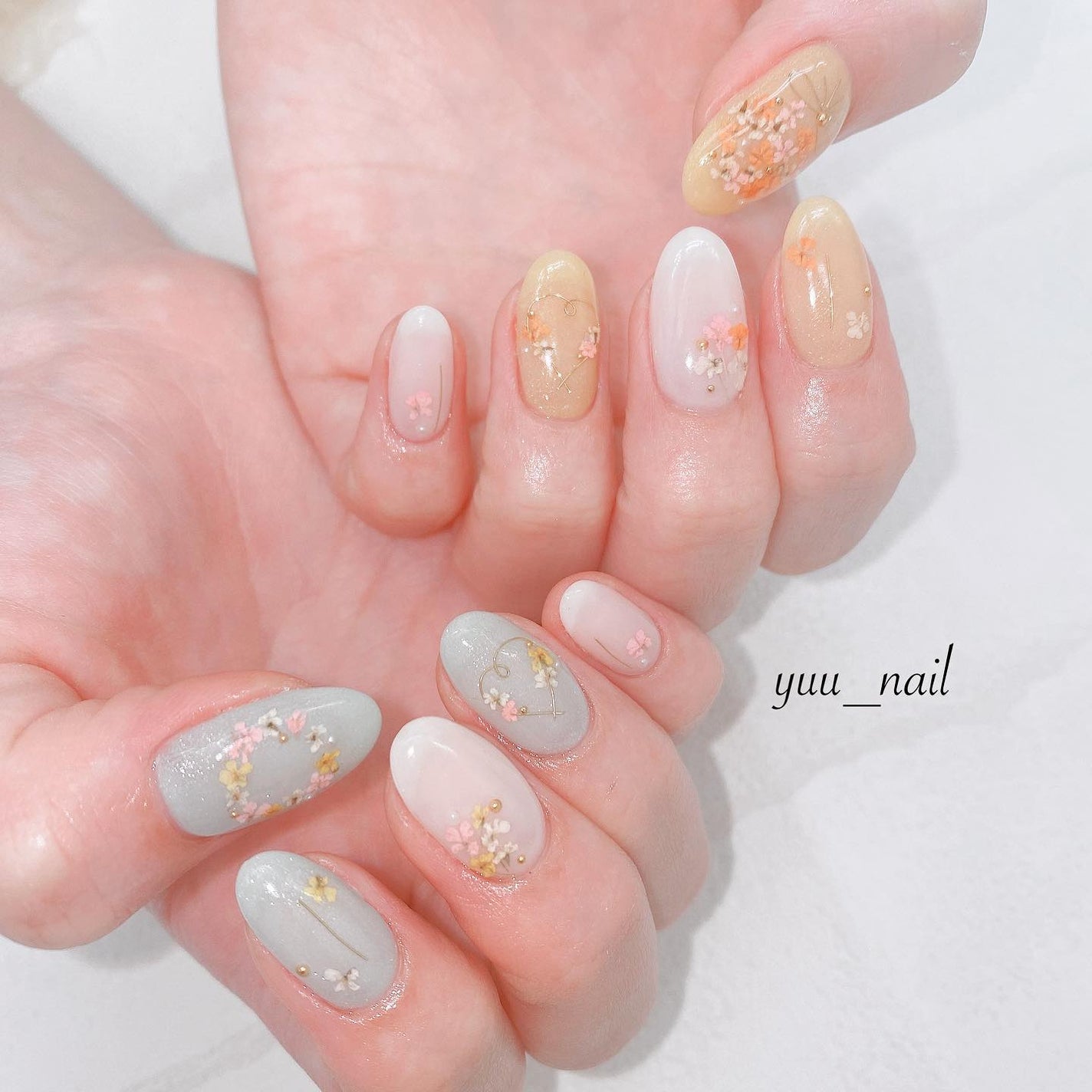 YUKA on LIPS 「🌸💕.ドライフラワーネイル🌼パステルカラーでキラキラ*°..#..」(2枚目)