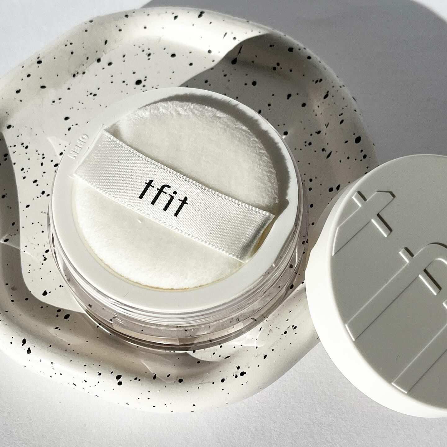 トランスルーセントセットフィニッシングパウダー｜TFITの人気色を比較