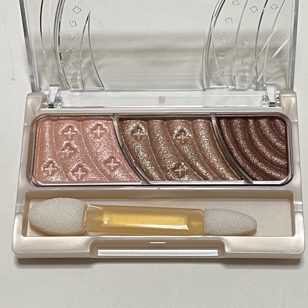 トーンアップアイシャドウ/CEZANNE/アイシャドウパレットを使ったクチコミ(2枚目)