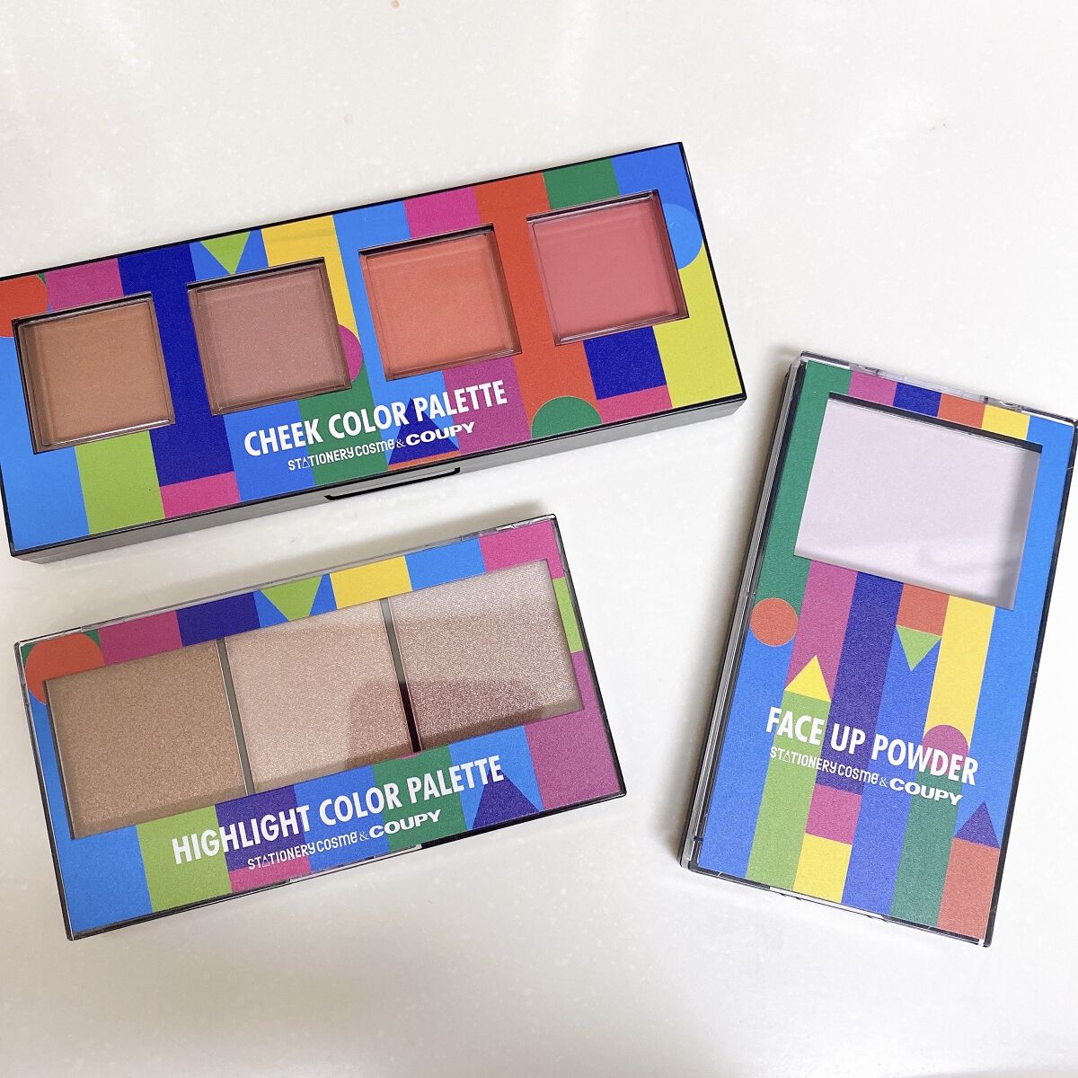 ステーショナリーコスメ クーピー柄 フェイスアップパウダーのクチコミ「\ステーショナリーコスメ クーピー柄 コスメ🎨/

クーピー柄 ハイライトカラーパレット

ク.....」（3枚目）