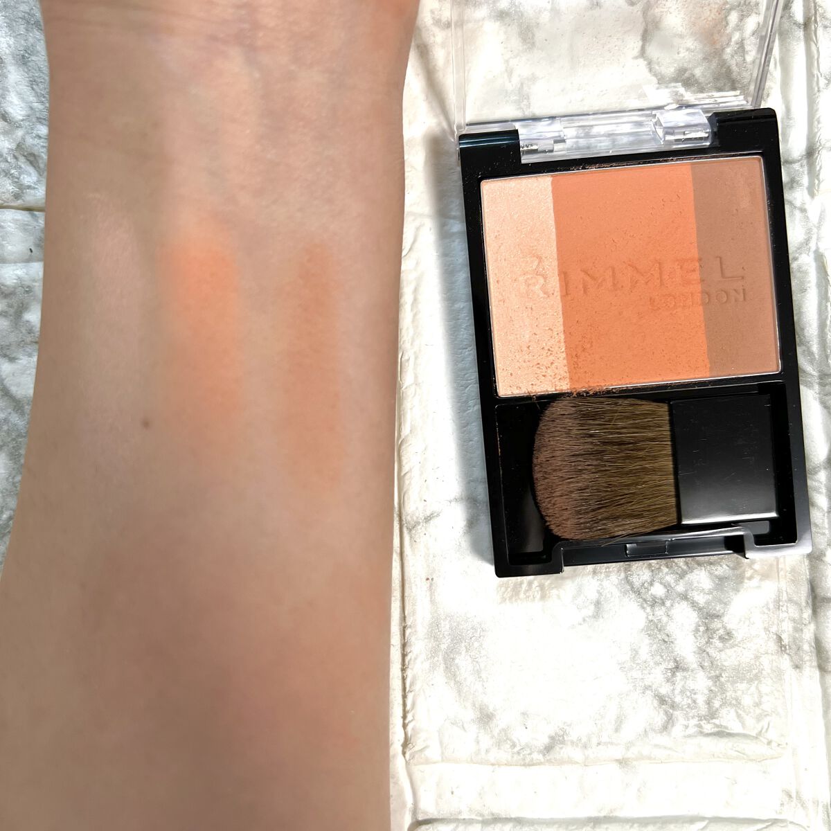 スリーインワン モデリングフェイスブラッシュ/リンメル ロンドン/パウダーチークを使ったクチコミ（2枚目）