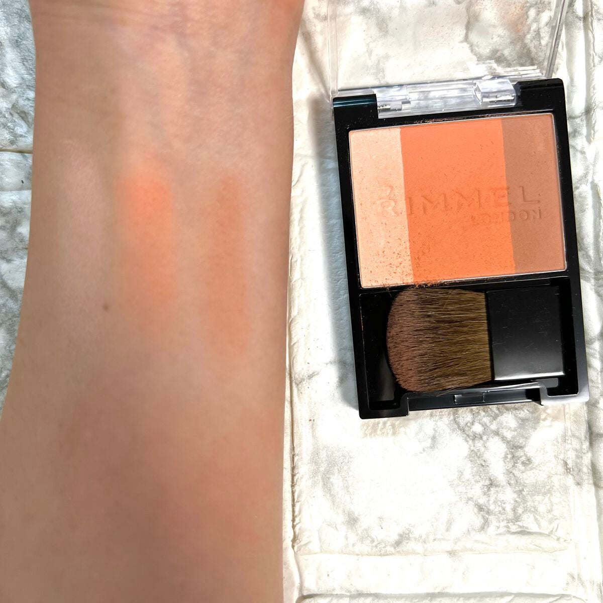 スリーインワン モデリングフェイスブラッシュ/リンメル ロンドン/パウダーチークを使ったクチコミ(2枚目)