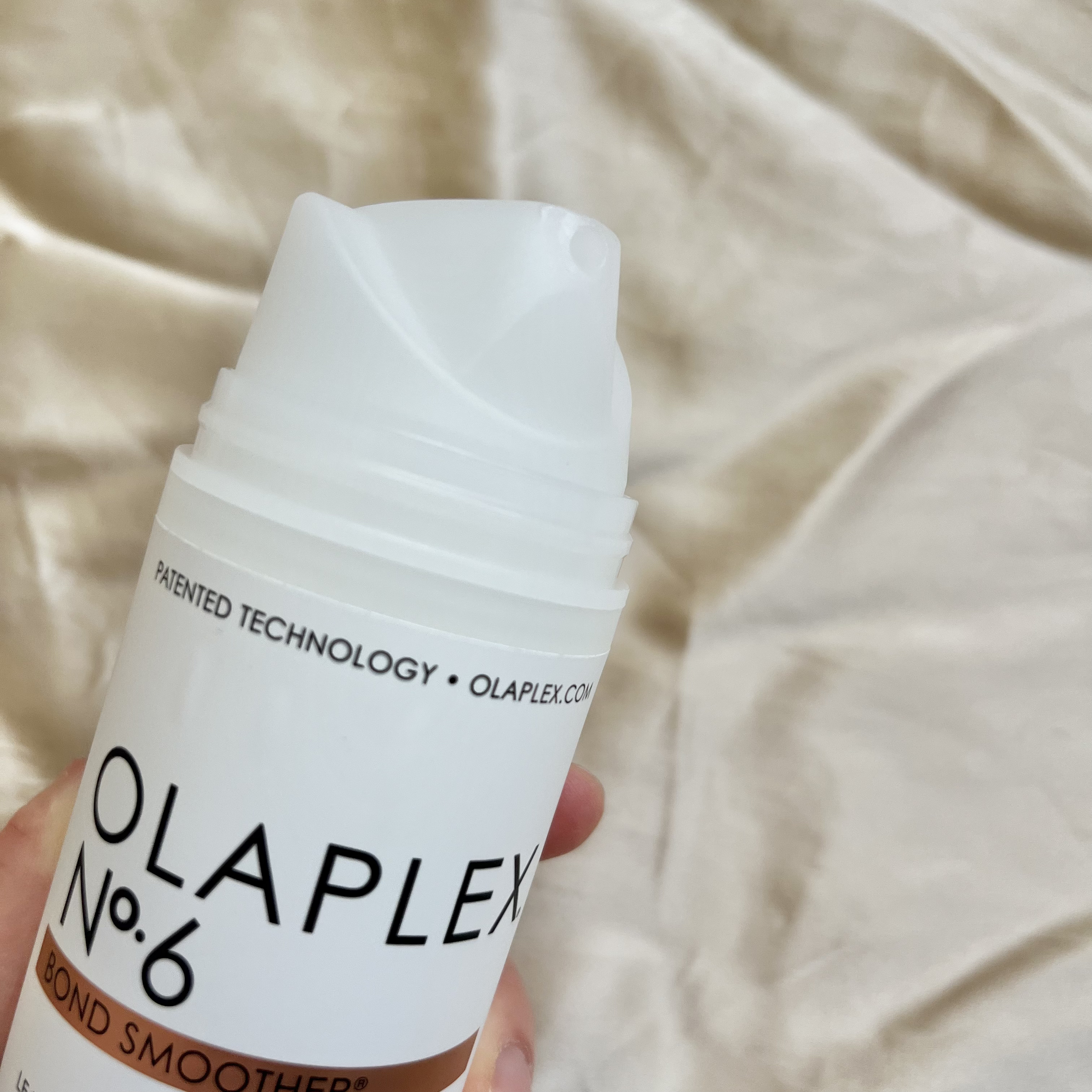 オラプレックス No.6 ボンドスムーサーのクチコミ「🗣️質感
硬めなミルクタイプ☁️

だけど伸ばしにくさはなかったです◎ 

塗りすぎるとぺたっ.....」（2枚目）