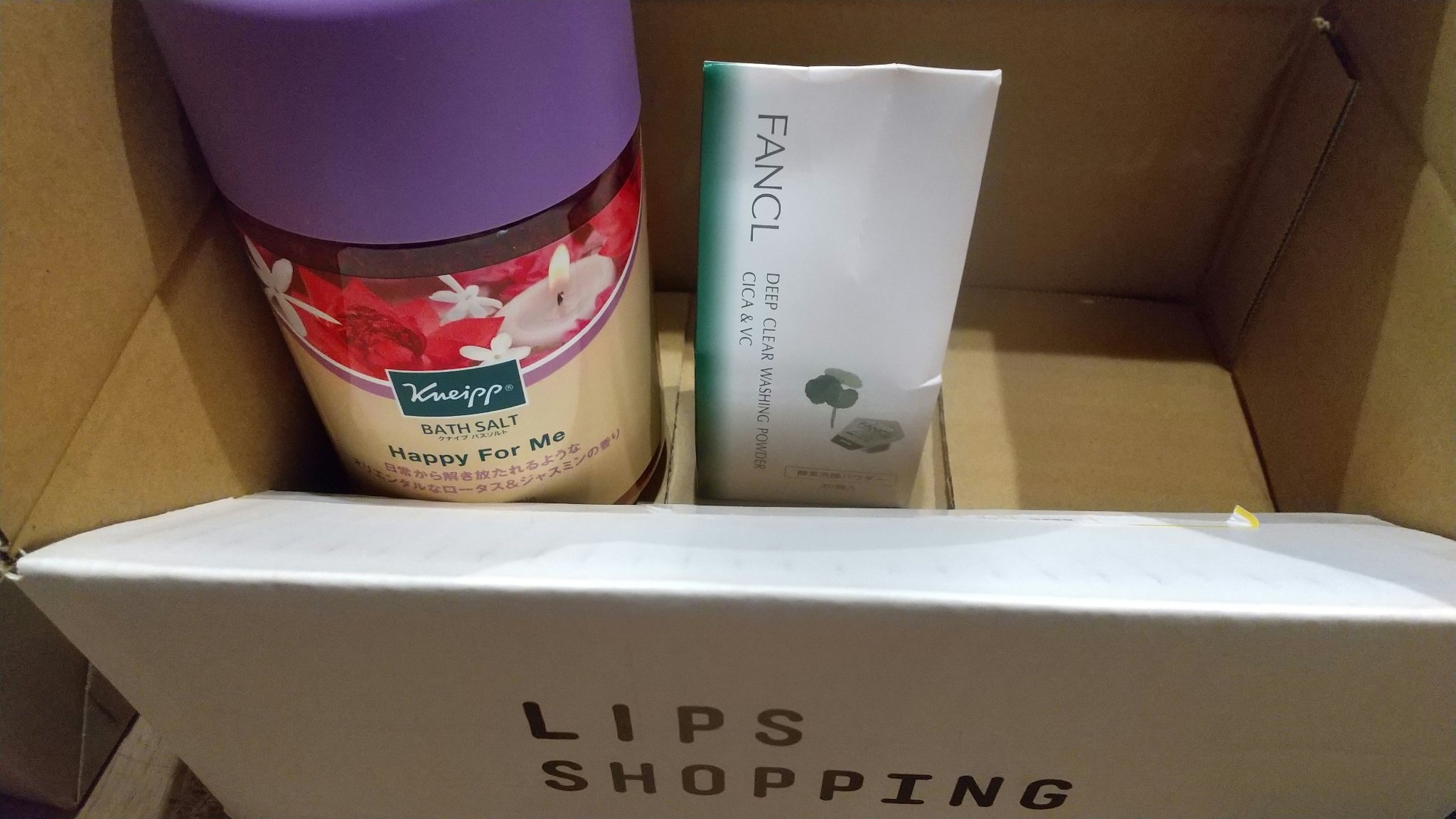 バスソルト ハッピーフォーミー ロータス＆ジャスミンの香り 850g【旧】/クナイプ/無機塩系入浴剤を使ったクチコミ（1枚目）