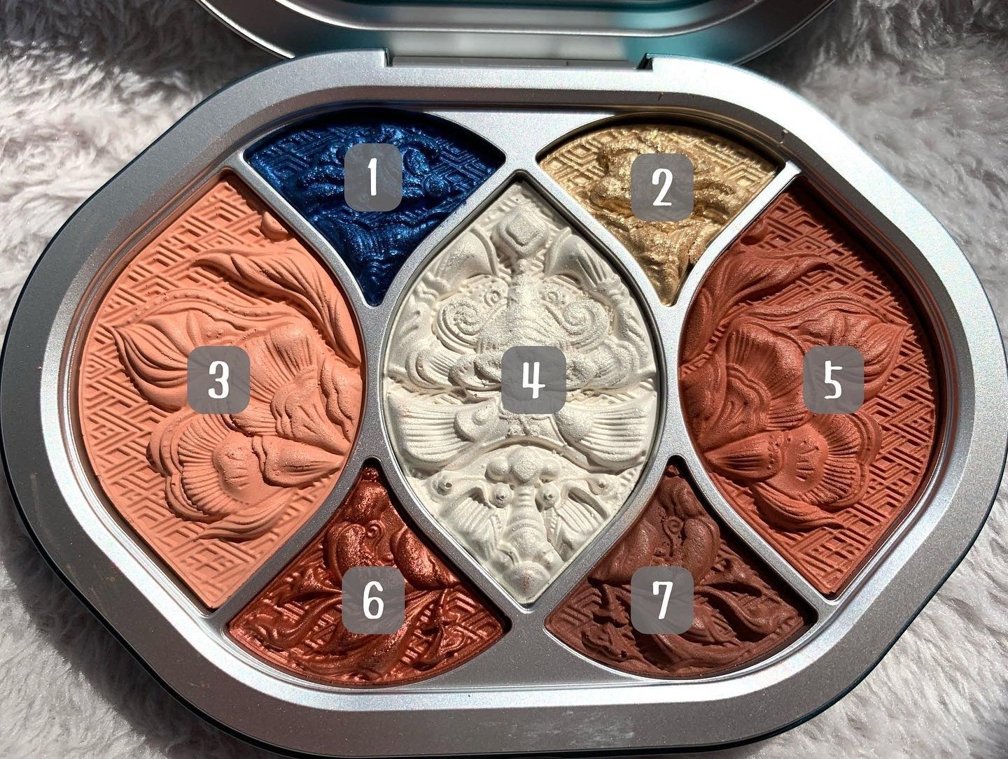 金銀蝶影浮彫彩粧盤 (マルチパレット)/花西子/マルチパレットを使ったクチコミ（3枚目）