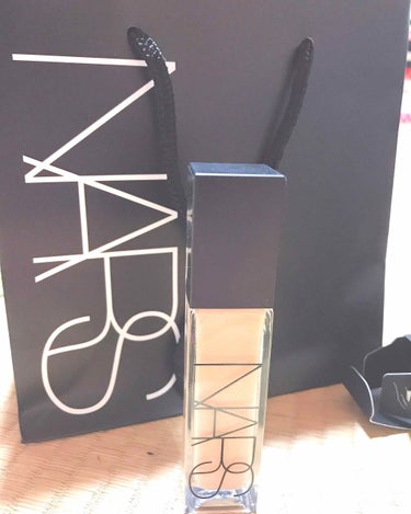 NARS ナチュラルラディアント ロングウェアファンデーションのクチコミ「☆薄付きからしっかりまで対応力あり
☆厚塗り感無し
☆重くない
☆ロングウェアで崩れにくい

.....」（1枚目）