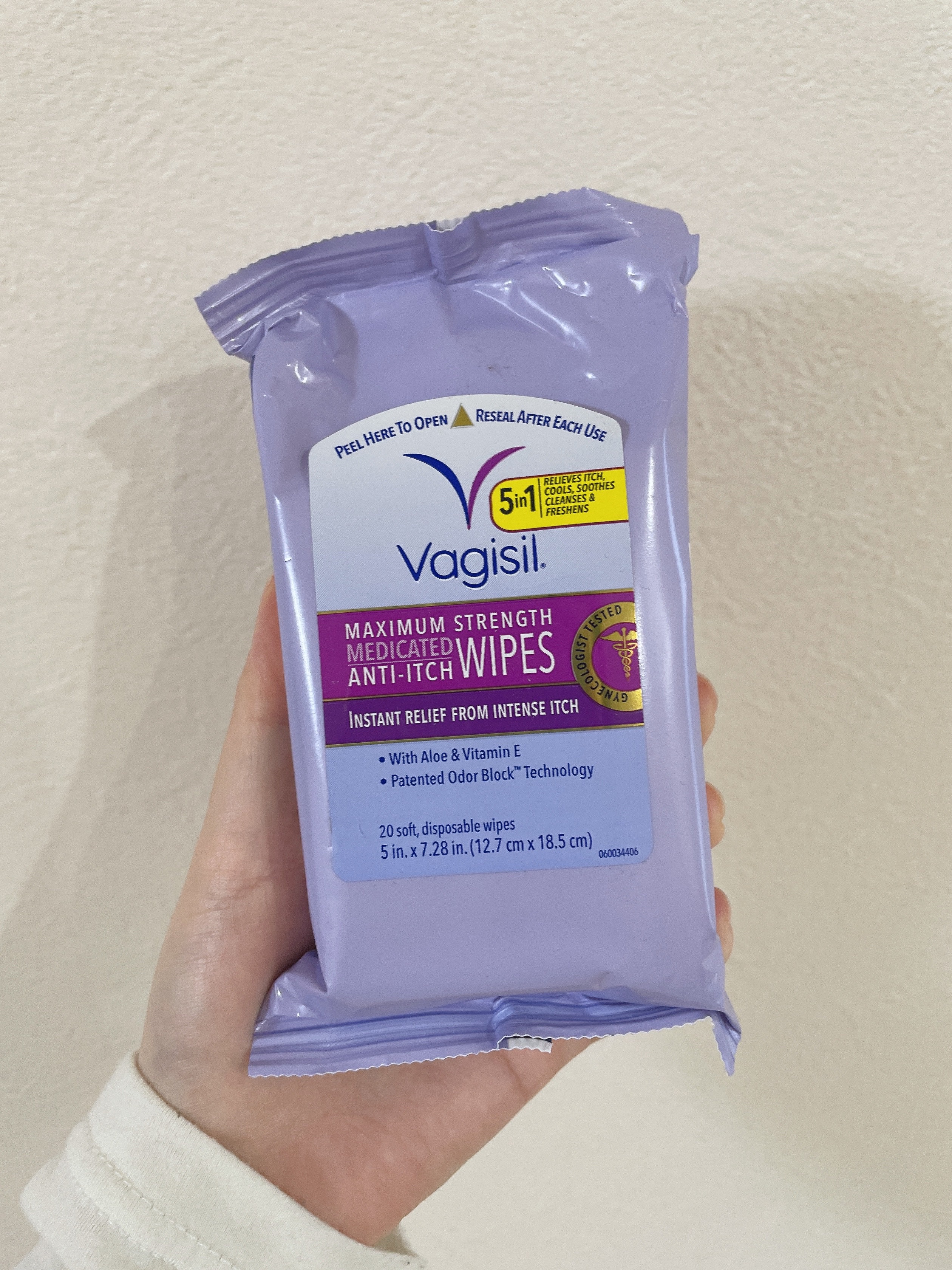 iHerbで何十回とリピートしてるアイテム🩶

こちらは、生理中の不快なムレ、痒みに使うと
すごくすっきりさっぱりします♪

軽く海外のセクシーなお姉さんみたいな香りがついてるから好き嫌いはわかれそうです。
私はあまり気にならないタイプで