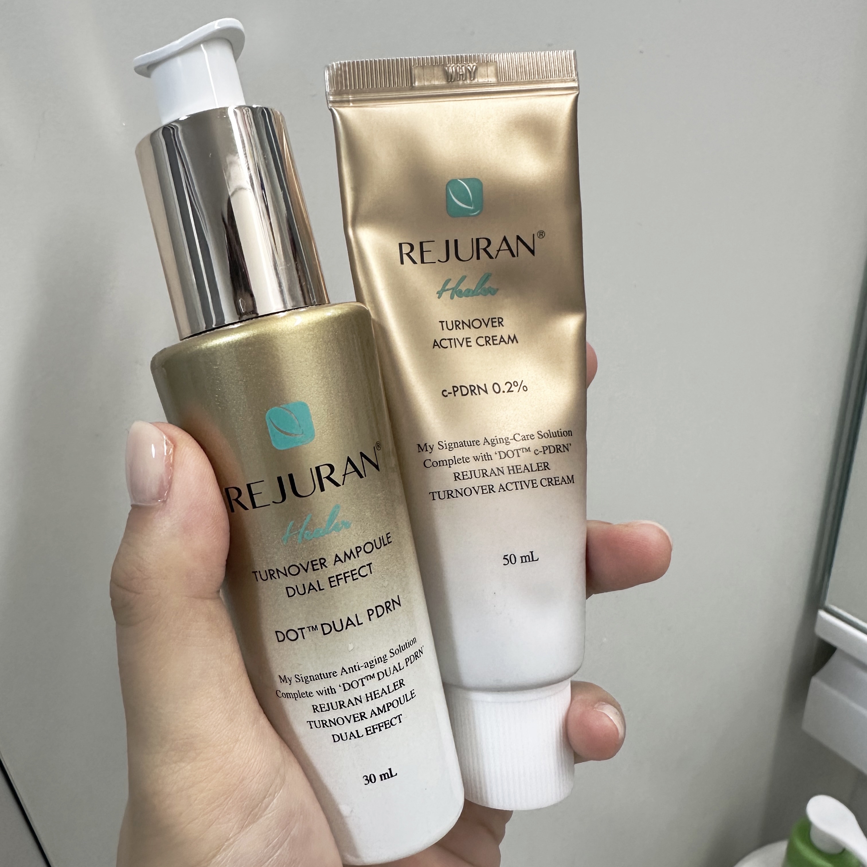 ✔︎リジュラン
リジュランヒーラー
ターンオーバー デュアルエフェクト
アンプル&クリーム

韓国のオリヤンで購入✨
アンプルのサンプルが10mlほど付いて、
2本で6000円くらい👌

ちなみに、東大門のマスクショップでも
だいぶお安く