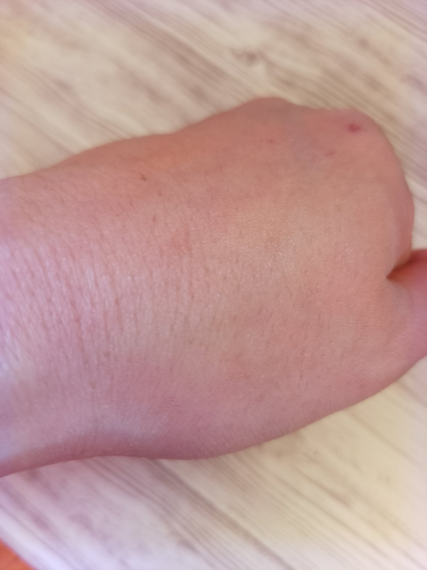 ハナカイドウ on LIPS 「URGLAMポアレスベース🌟DAISOで100円で買える✨毛穴..」(4枚目)