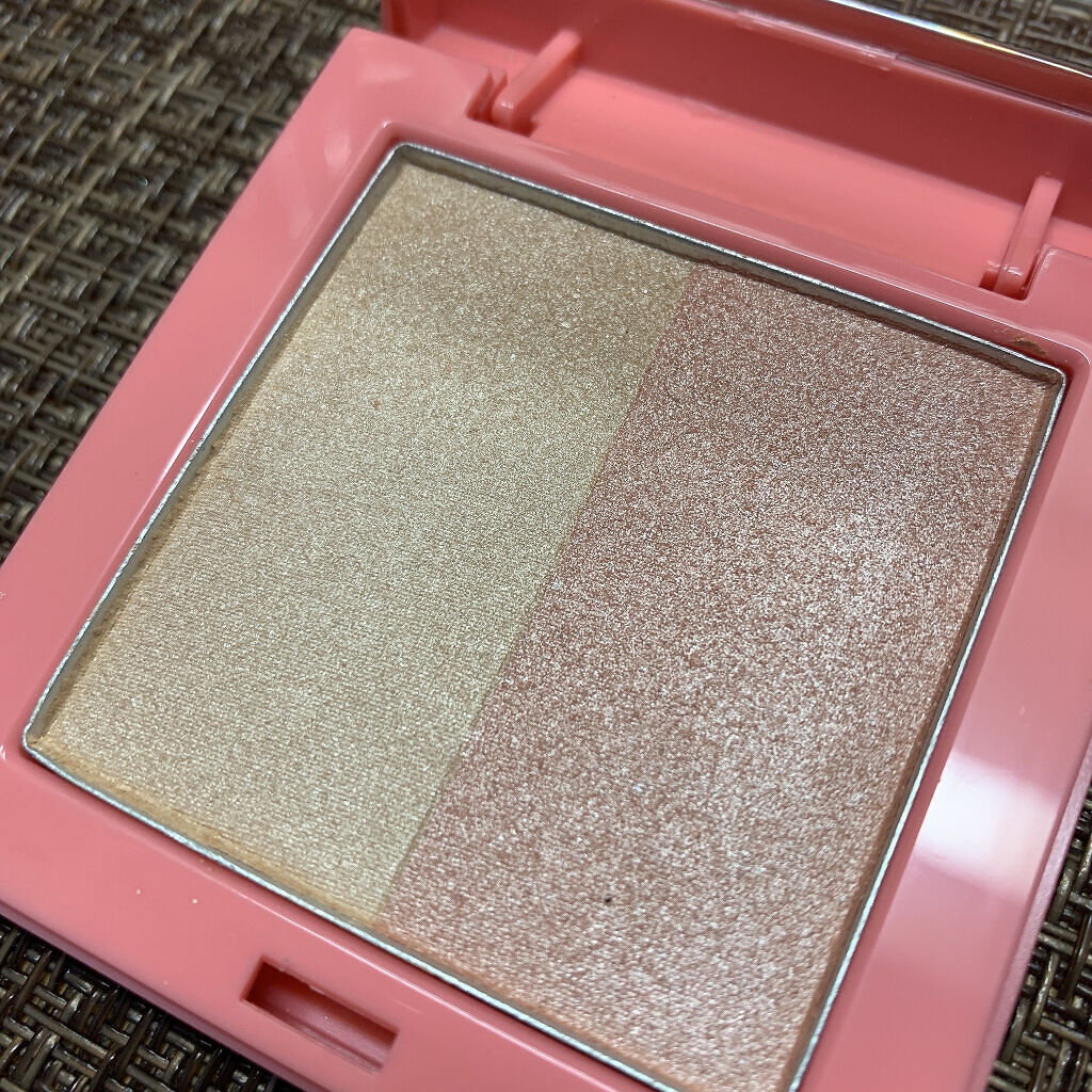 CORINGCO ピンクスクエアデュアルハイライターのクチコミ「CORINGCO コリンコ
ピンクスクエアデュアルハイライター

のっぺり顔にボリュームを出し.....」（3枚目）