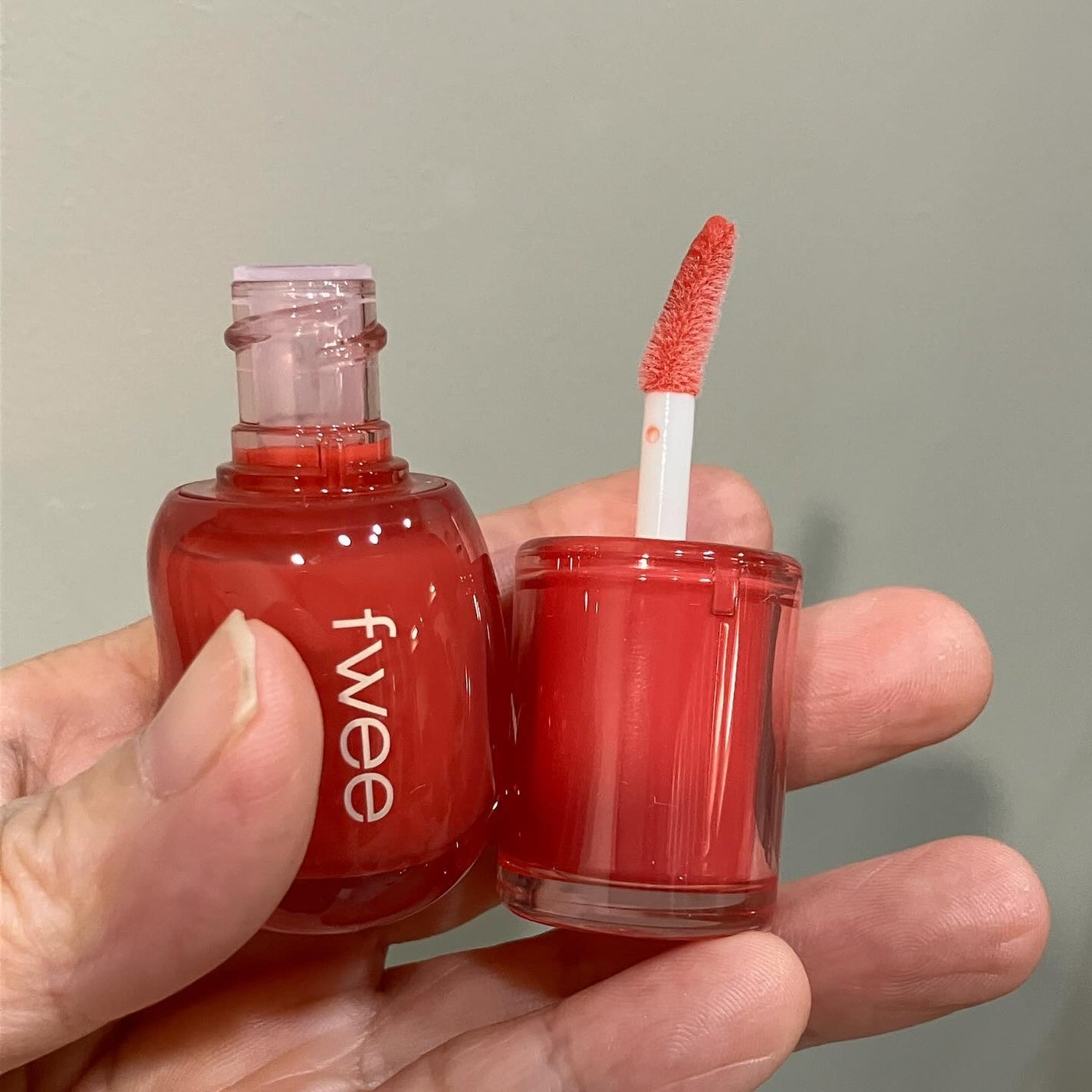 フィー 3Dボリューミンググロス/fwee/リップグロスを使ったクチコミ(5枚目)