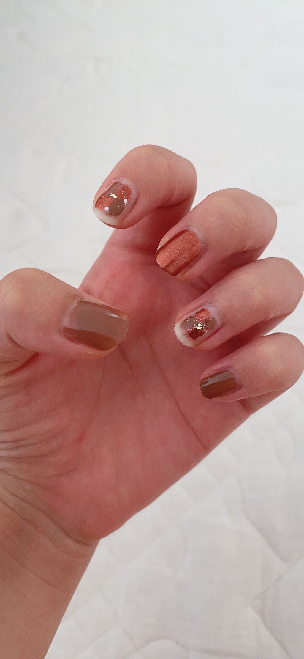 カラフルネイルズ 81 ゴールドフラッシュ/キャンメイク/マニキュアを使ったクチコミ（2枚目）