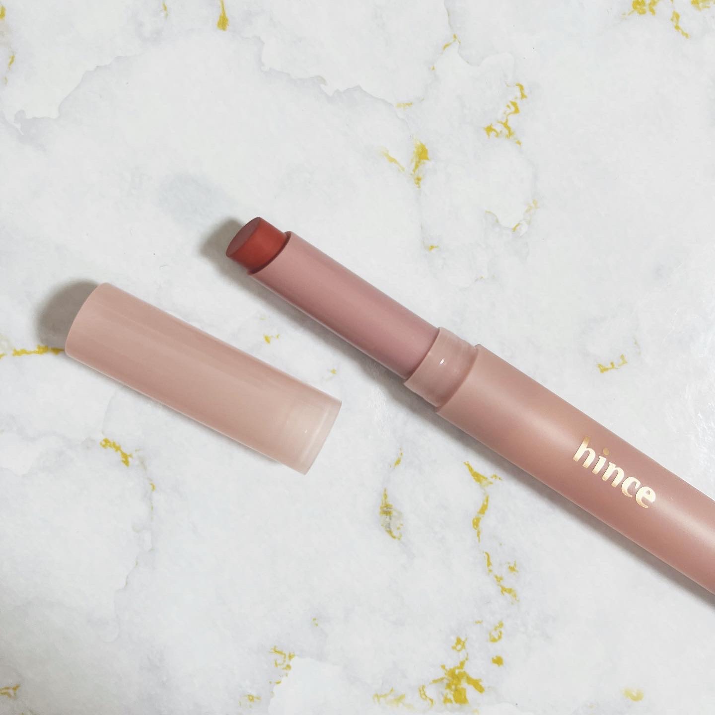 スリムスティックメルティングマット/hince/口紅を使ったクチコミ（2枚目）