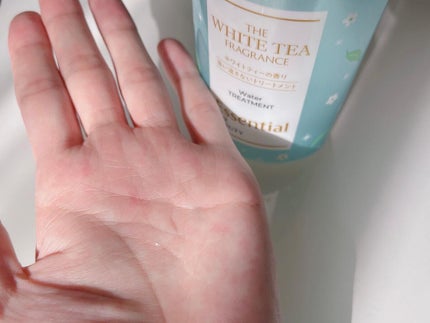 エッセンシャル ザビューティ 髪のキメ美容ウォータートリートメント ホワイトティーの香り/エッセンシャル/アウトバストリートメントを使ったクチコミ(4枚目)