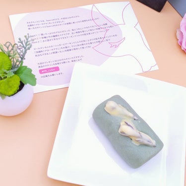 
LIPSを通じてLUSHのシュガークレンザーロール、アローカグヤをいただきました☺️

バンブー、カカオバター、アロエ、ゴールデンキャスターシュガー、アーモンドミルクなどが配合された、スクラブ入りの洗