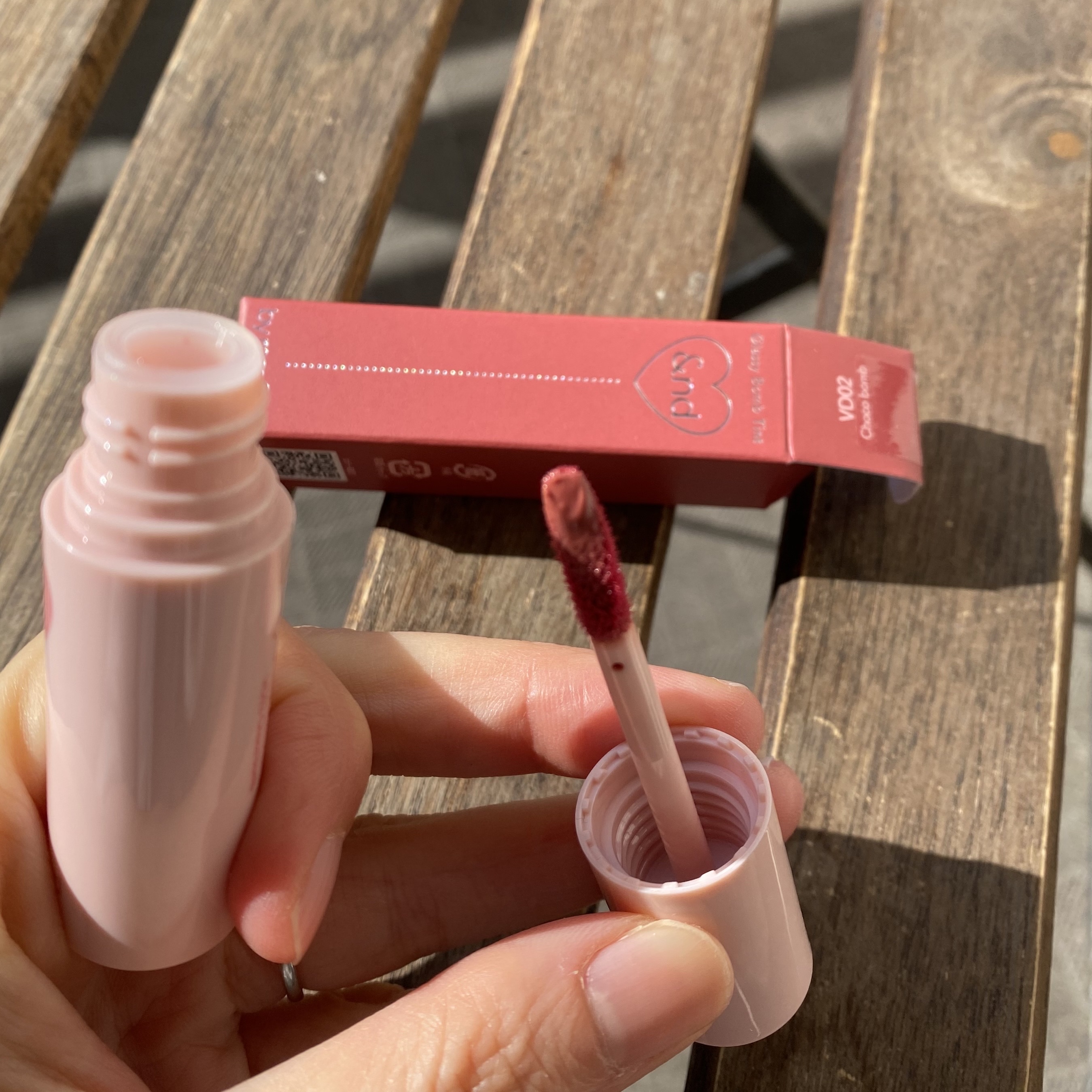 アンドバイロムアンド　グラッシーボムティント/&nd by rom&nd/リップティントを使ったクチコミ（2枚目）