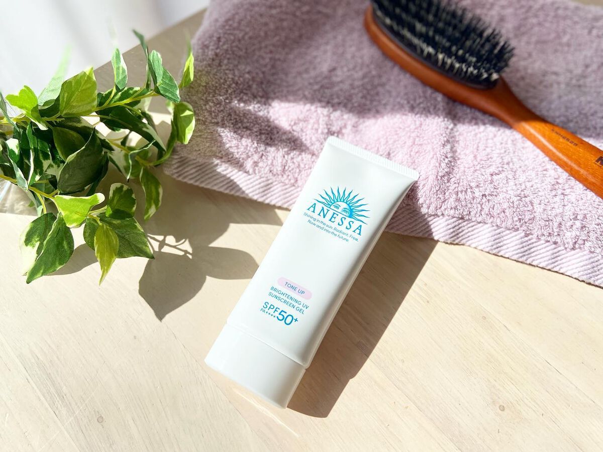 .
お気に入りのアイテム✐☡

アネッサ　ブライトニングUV　ジェル　N（医薬部外品）です！

もう何年も愛用しているアネッサ🙌🏻✨

こちら
▶︎シミ予防に、薬用美白有効成分配合
▶︎肌荒れ予防効果 
▶︎トーンアップ効果
▶︎ 石け