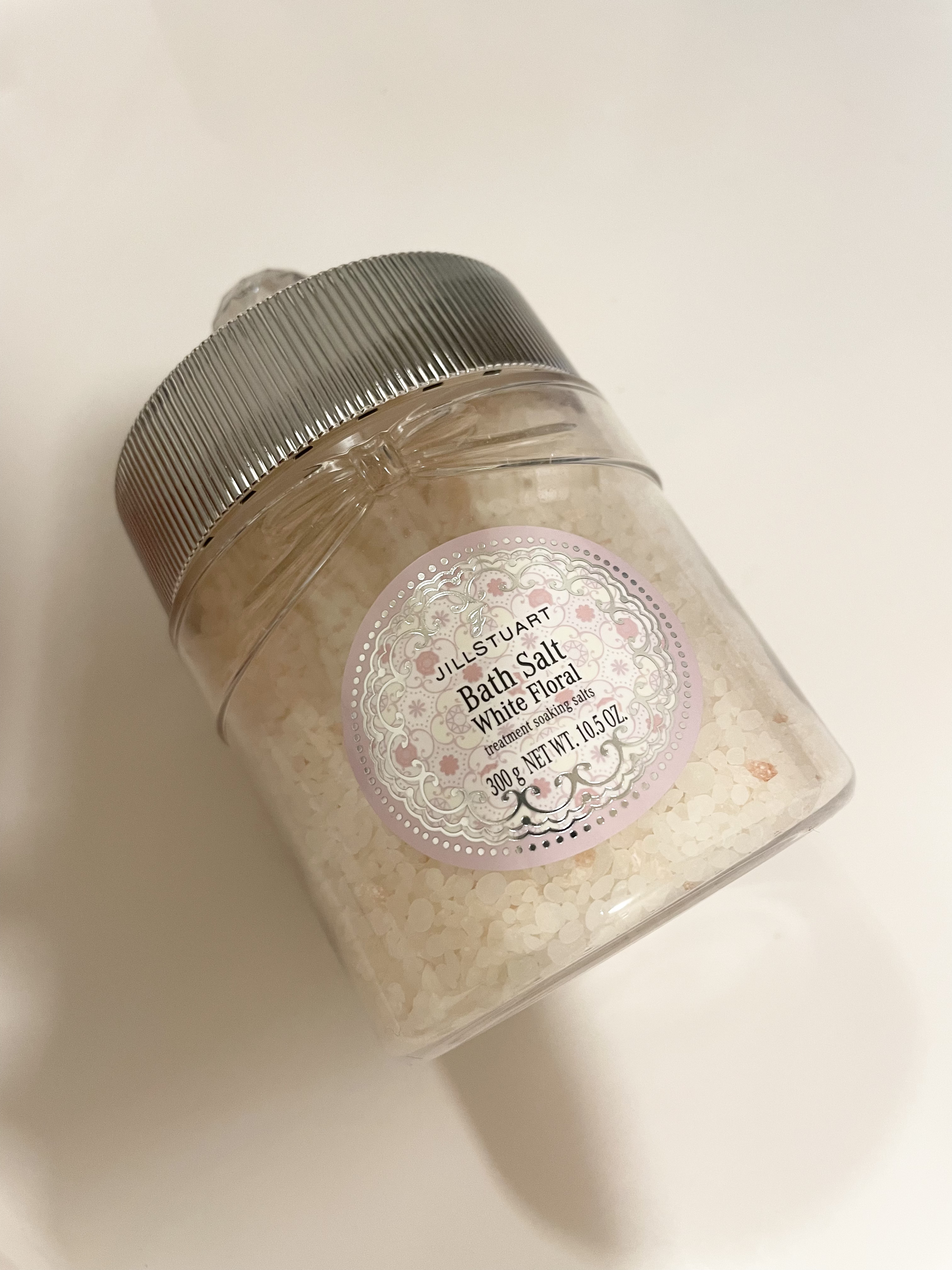 JILL STUART ジルスチュアート ホワイトフローラル バスソルトのクチコミ「JILL STUART
ジルスチュアート ホワイトフローラル バスソルト
10月4日発売のリニ.....」（1枚目）