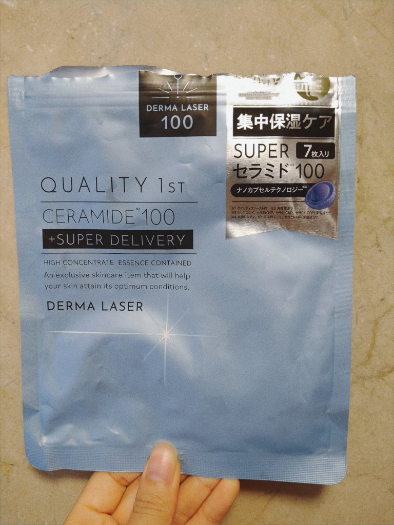 6月の使い切りパック！！


①クオリティファースト　ダーマレーザー スーパーセラミド100マスク

クオリティファーストのこのシリーズはどれも液がひったひたに入っていて潤うので大好き❤
なかでも私はセラミド信者なので🤣乾燥してるときには