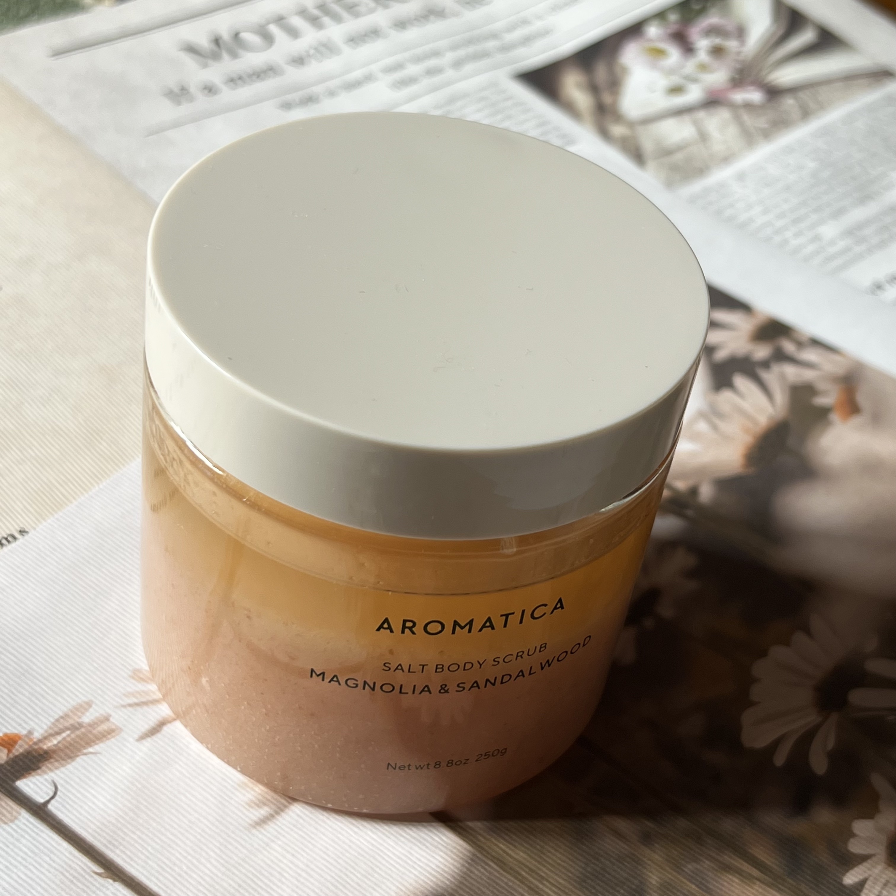 ソルトボディスクラブマグノリア＆サンダルウッド/AROMATICA/ボディスクラブを使ったクチコミ（2枚目）