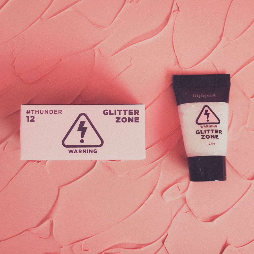 グリッターゾーン THUNDER/lilybyred/グリッターを使ったクチコミ（1枚目）
