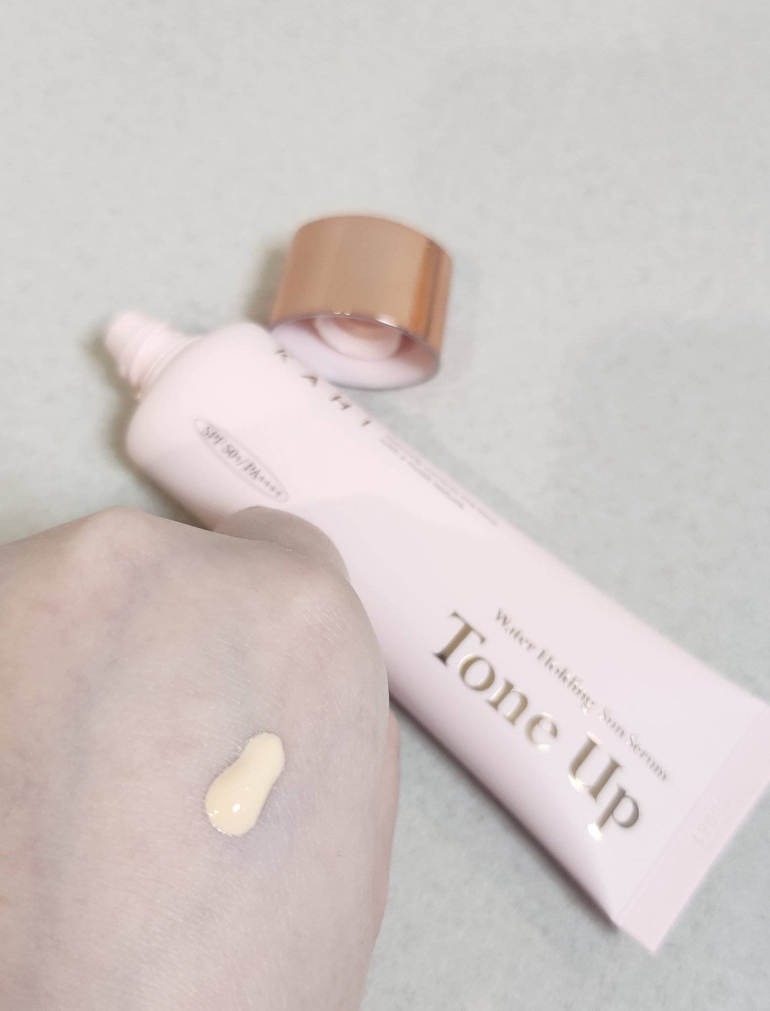 ウォーターホールディングトーンアップサンセラム/KAHI/日焼け止めローションを使ったクチコミ（2枚目）