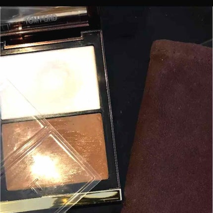 TOM FORD BEAUTY シェイド アンド イルミネイトのクチコミ「シェーディングとハイライトが1つのパレットで済むならと思い購入しました😊
この仕上がりのツヤ.....」(1枚目)