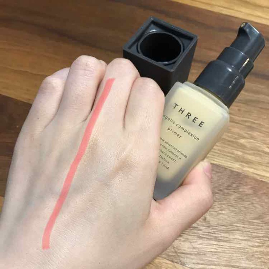 フローレスエシリアル フルイド ファンデーション/THREE/リキッドファンデーションを使ったクチコミ（2枚目）