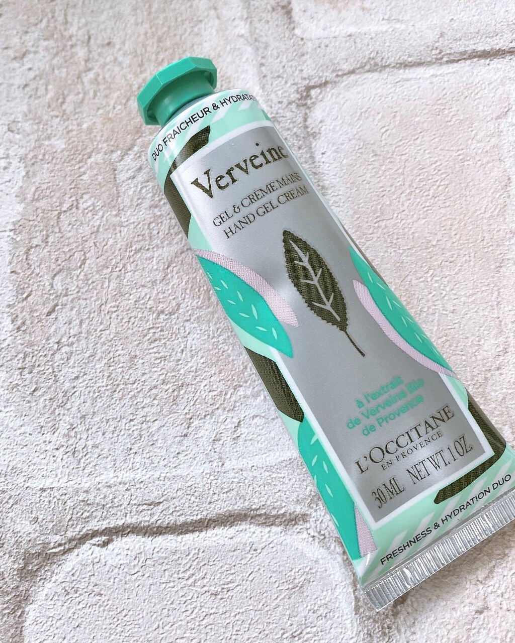 うつろい on LIPS 「ロクシタンの新発売数量限定ヴァーベナバイカラー ハンドクリーム..」(1枚目)