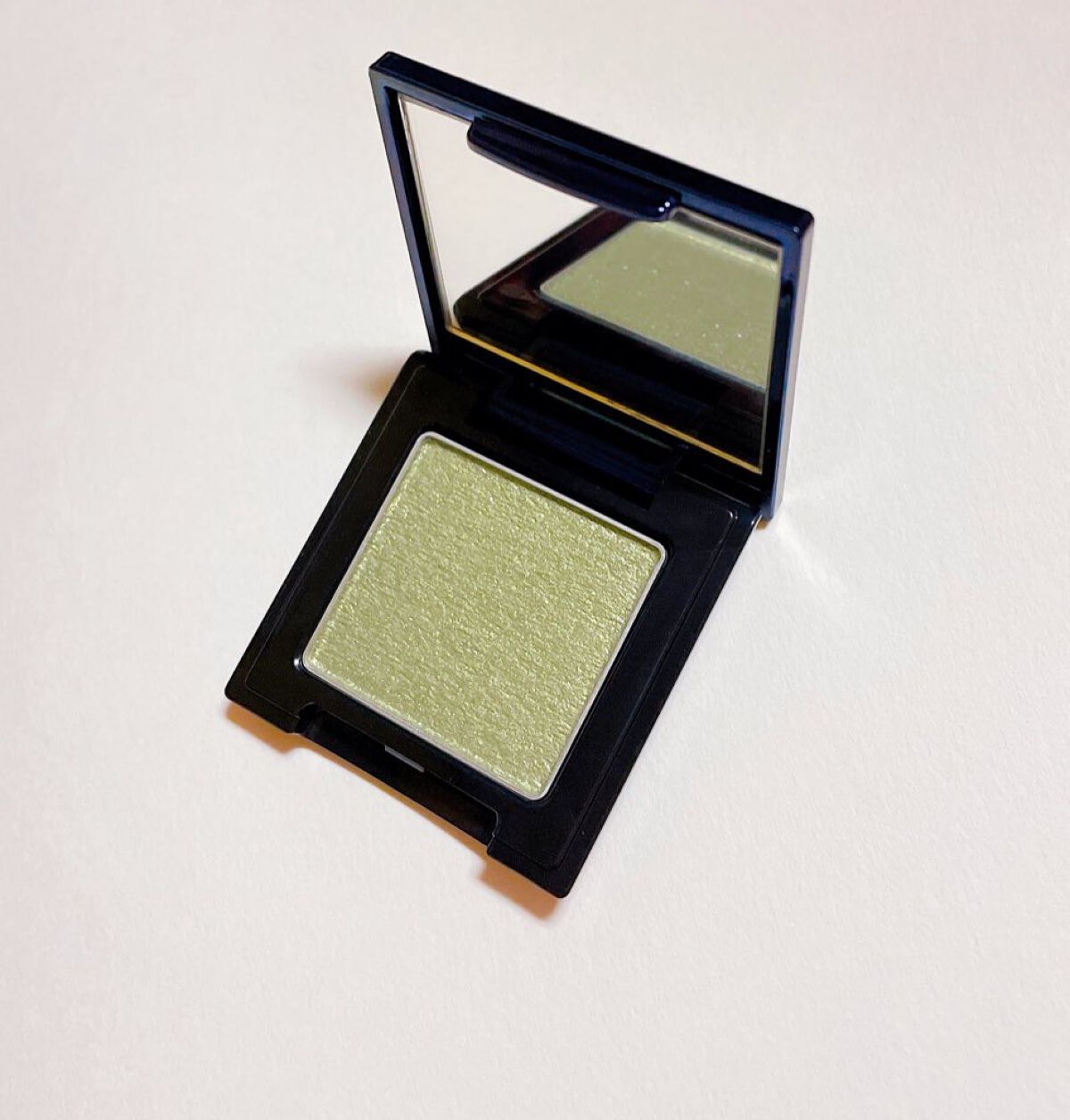 ラズル アイカラー/エレガンス ラズル /単色アイシャドウを使ったクチコミ(1枚目)