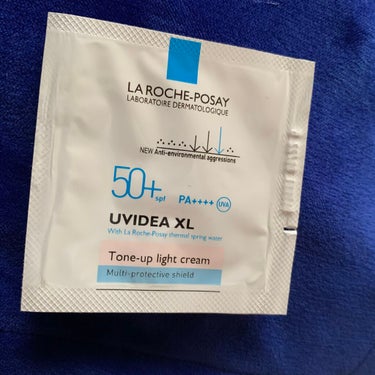 ❁⃘ラロッシュポゼUVイデア XL 
    プロテクショントーンアップ  SPF50+ PA++++

・使用感
固めのテクスチャーだけど伸びがいい！
少量で顔全体に抜くことができます🐾
【良いところ