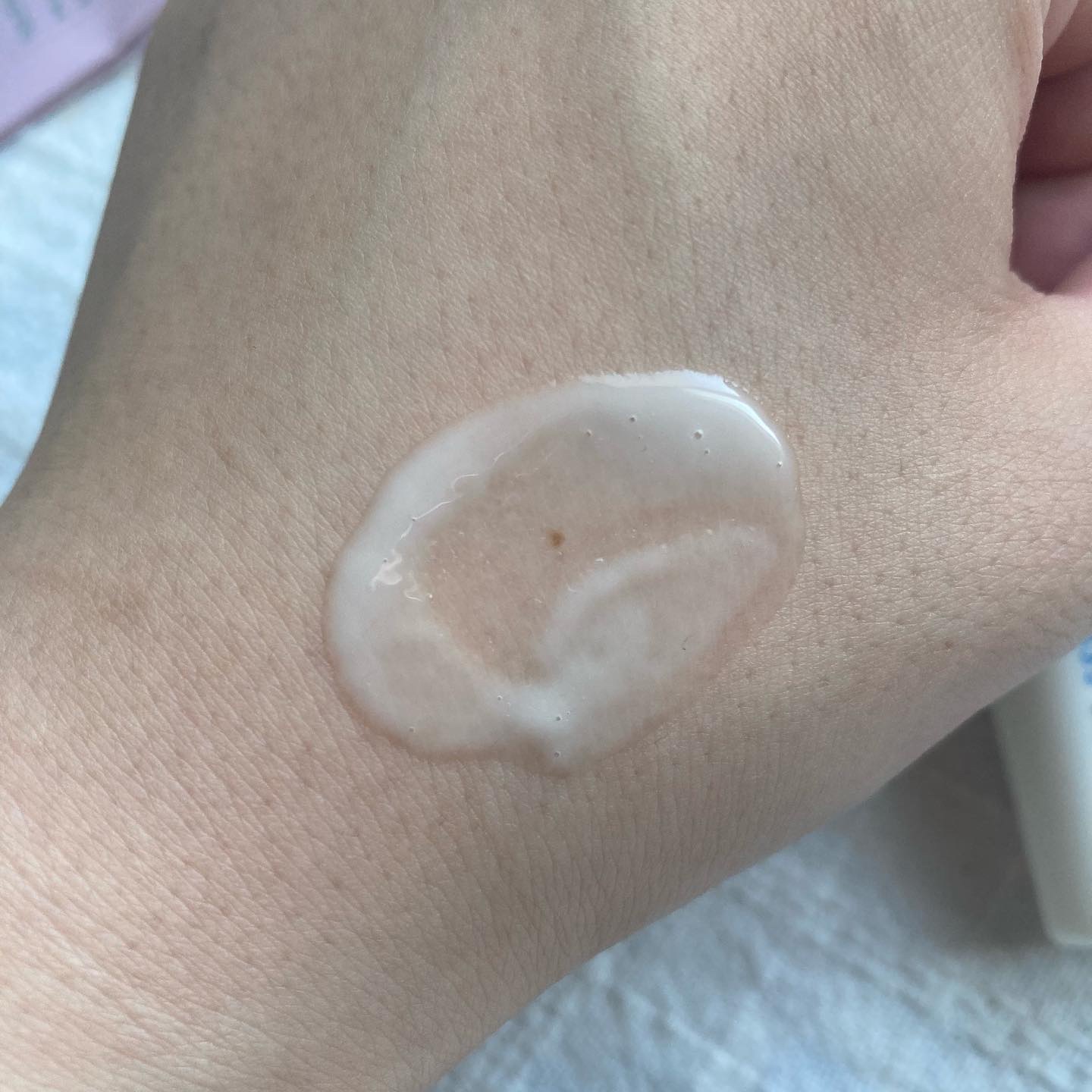 エアリーウォーターサンスクリーン プロフェッショナル/Feld Apotheke/日焼け止めローションを使ったクチコミ（3枚目）