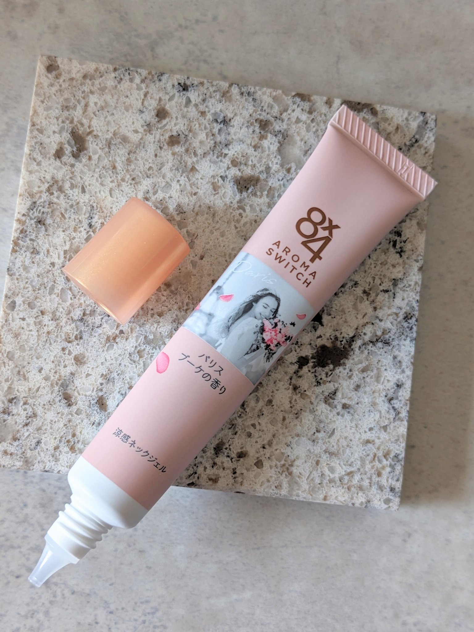 8x4 アロマスイッチ 涼感ネックジェル パリスブーケの香り/８ｘ４/デオドラント・制汗剤を使ったクチコミ（3枚目）