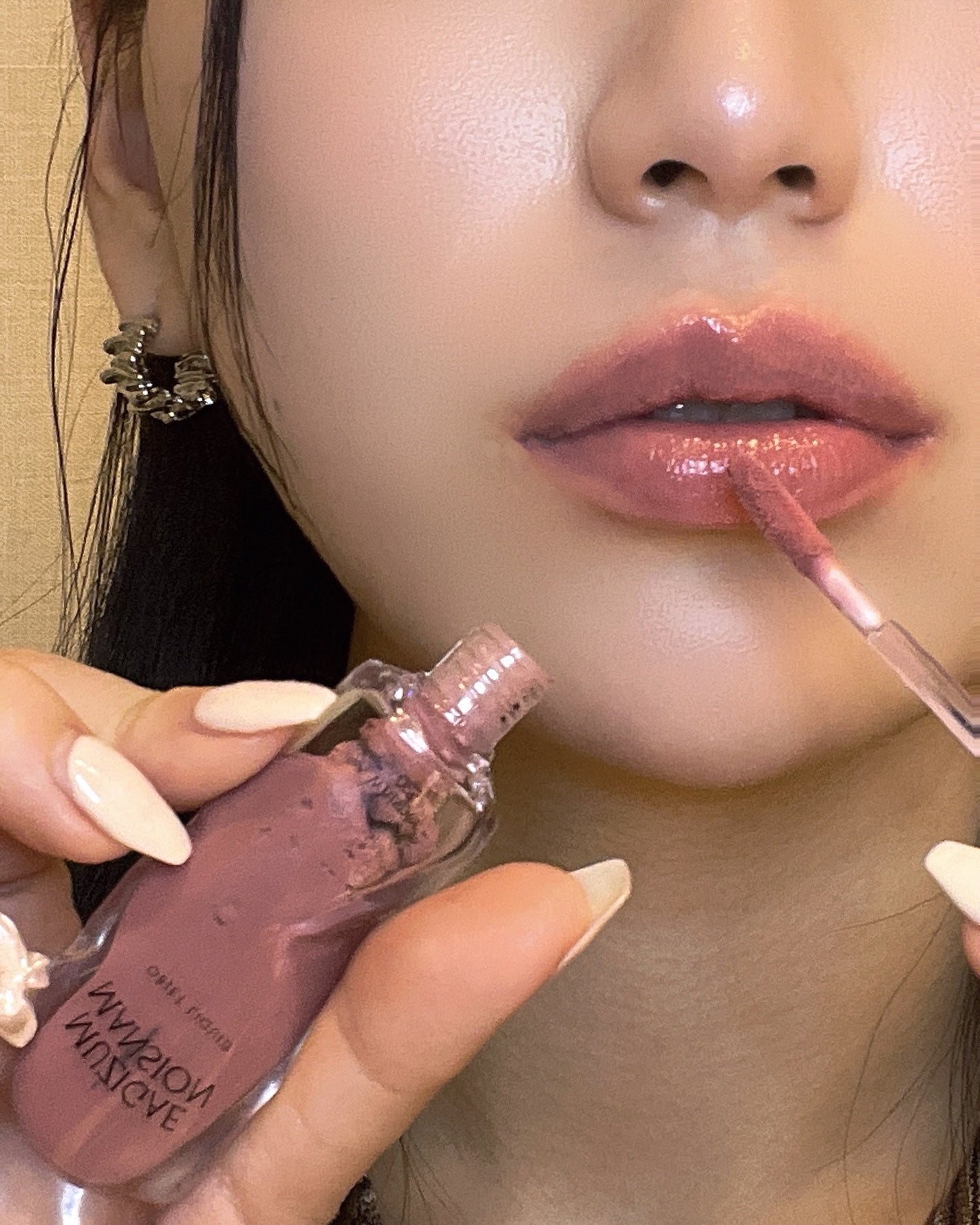 M on LIPS 「𝐌𝐮𝐳𝐢𝐠𝐚𝐞𝐌𝐚𝐧𝐬𝐢𝐨𝐧🪞.最近のお気に入りリップ💄🫦❤︎..」(1枚目)