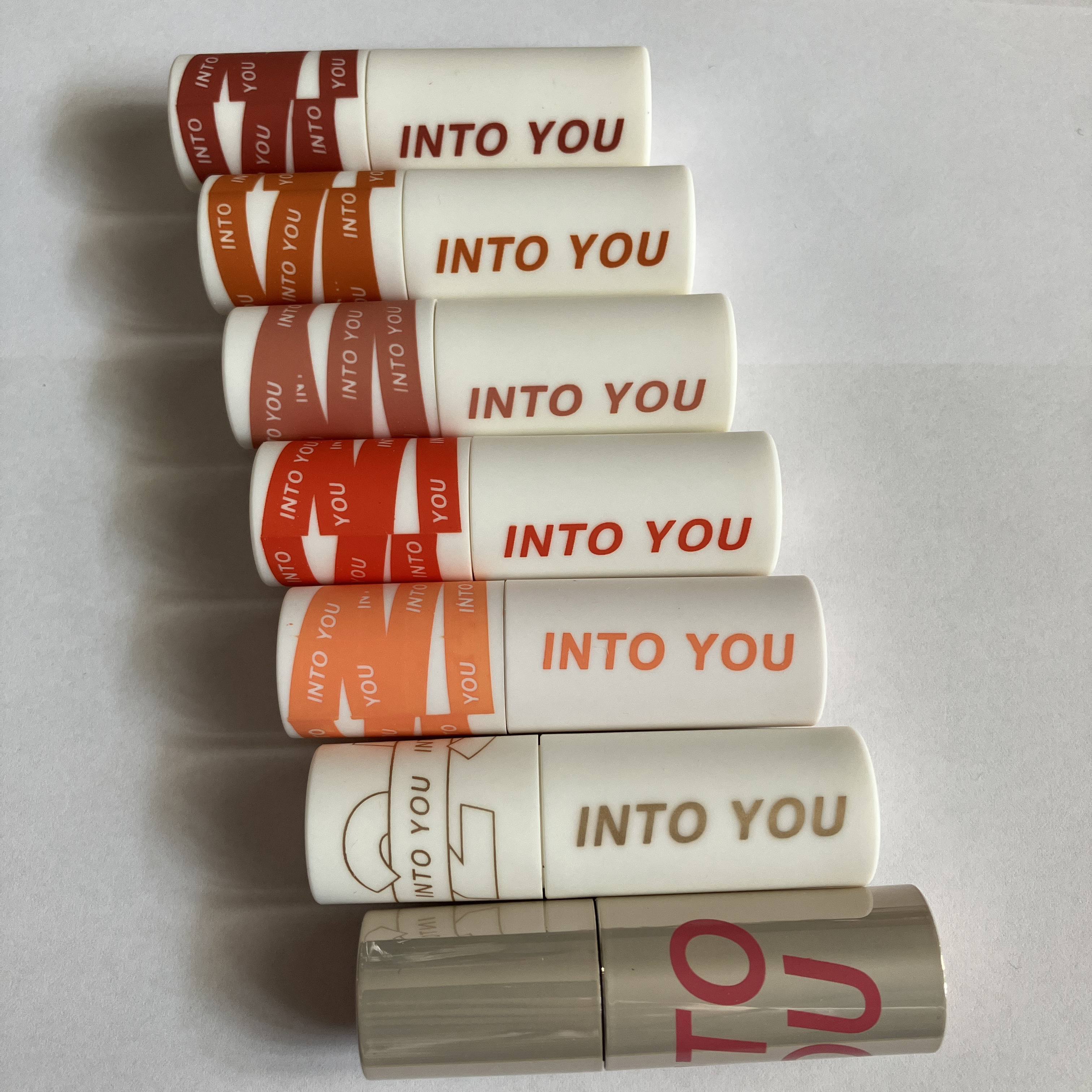 カスタマイズエアリーリップマッド W2 レッチリ/INTO U/口紅を使ったクチコミ（3枚目）