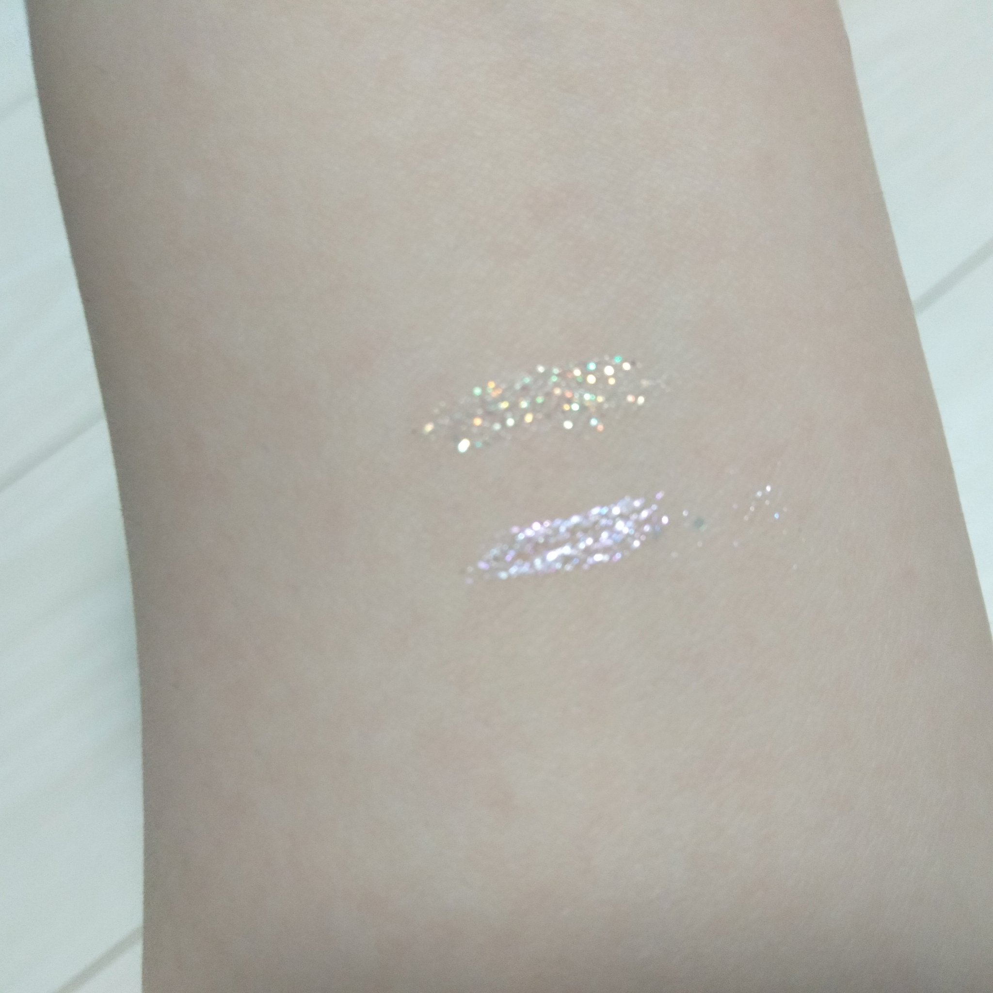 スターリットジュエルリキッドグリッター 03 パープル スパークリング/dasique/グリッターを使ったクチコミ（2枚目）