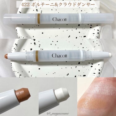 ベースメイクに仕込む！顔面補正クレヨン🖍️
ーーーーーーーーーーーーーーーーー
Chacott
DOUBLE MULTI CRAYON
422 ボルチーニ&クラウドダンサー
423 キャンドルピーチ&シェルピンク
ーーーーーーーーーーーーーーーーー
 𓈒𓏸 presented by ｟ Chacott ｠ 

▷ 422 ボルチーニ&クラウドダンサー
ツヤ玉メイクカラー
肌馴染みのいい陰影でツヤ感際立つメイクに！
涙袋メイクにも♡
ほうれい線カバーや涙袋にも♡
ベージュカラーがそんなに暗くないのでほんのり陰影が付けられる◎
ホワイトも真っ白にならないので自然なハイライトに！


▷ 423 キャンドルピーチ&シェルピンク
すっぴん風メイクカラーに。
自然な血色感を演出するピンク系カラーと、ベージュ系のツヤカラーで内側から発色したような血色感のすっぴん風ナチュラルメイクへ！
じゅんわりほっぺがナチュラルヘルシーな肌へ♡
かなり馴染みが良くてお気に入り。


柔らかいペンシルでスルスル描けちゃう！
肌に馴染ませる時は手持ちのパフを使いました🙆‍♀️
目元に使って影をつけたりポイントにカラーを入れたりしてもおすすめ。

これ1本で便利すぎる♡
気になる方はぜひチェックしてみてください！

#PR #chacott #チャコット #コントゥアリング #ハイライト #シェーディング #マユコスメ_ハイライト #マユコスメ_シェーディング
の画像 その1