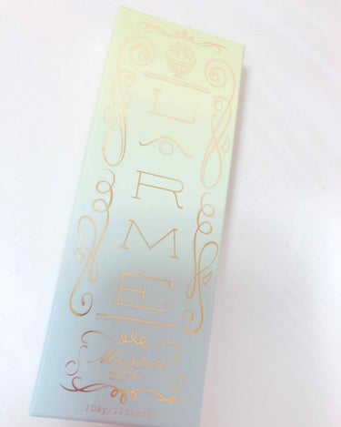 ラルムモイスチャー UV
Honey Sweet  1600円(+税)
1day*10枚入
B.C. 8.90      DIA 14.5
2枚目に装着画像あり( ⁎ᵕᴗᵕ⁎ )

色が薄くちゅるんとし