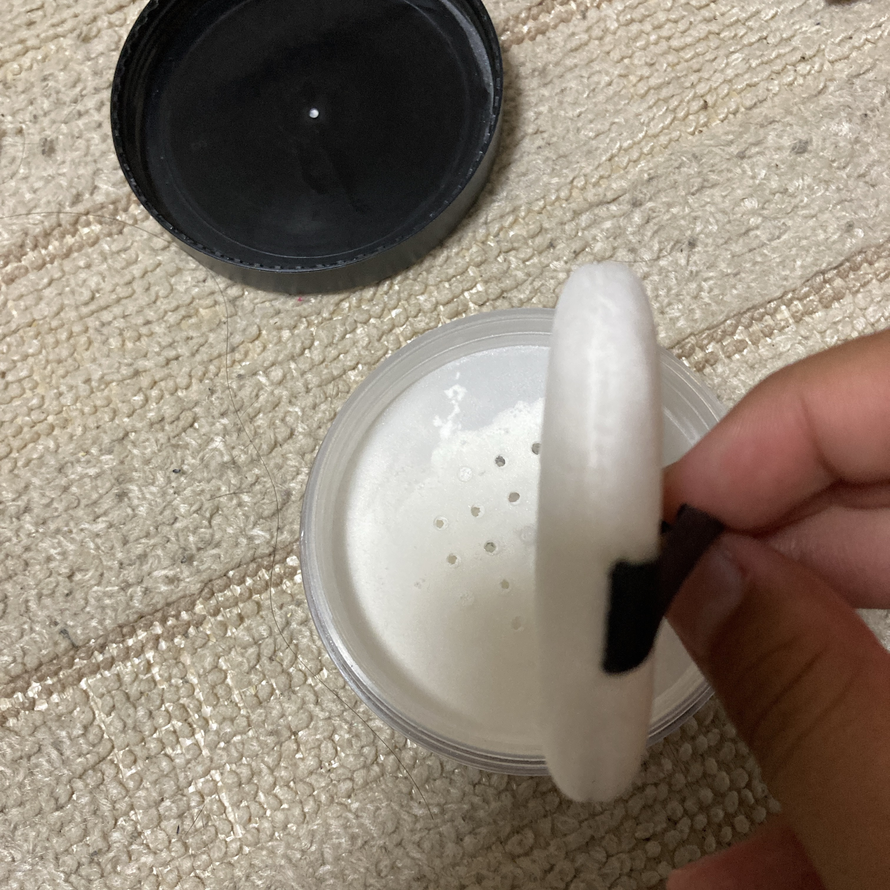 baked glow setting pouder/SHEGLAM/ルースパウダーを使ったクチコミ（2枚目）