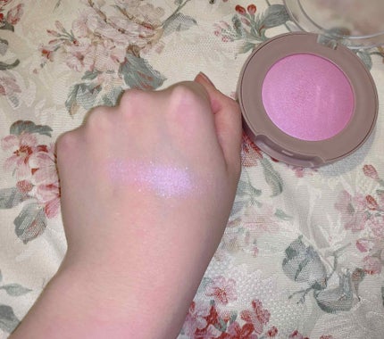 ぺこ on LIPS 「hinceトゥルーディメンショングロウチーク💎✨左:BLUSH..」(4枚目)