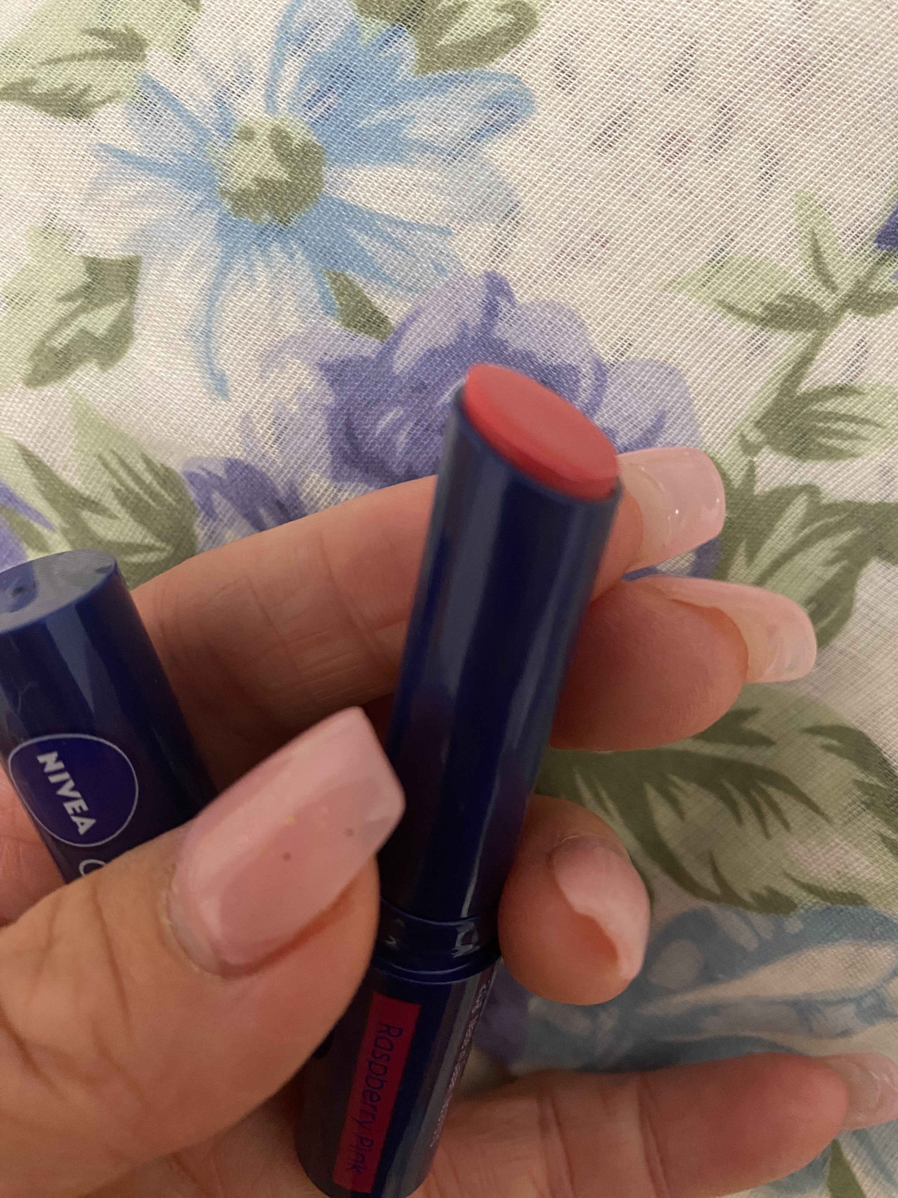 ニベア リッチケア＆カラーリップ ラズベリーピンク/ニベア/リップクリームを使ったクチコミ（3枚目）