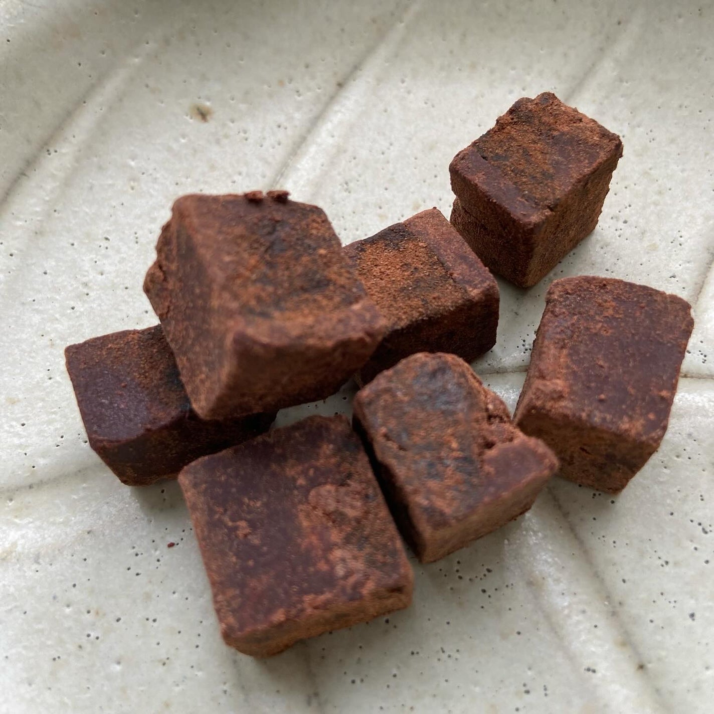 nano ꕁ ంフォロバ on LIPS 「黒にんにくがチョコレートに!🧄🖤#マジックガーリック—————..」(4枚目)