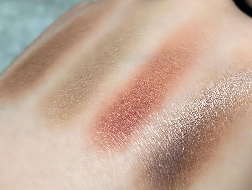 acchan on LIPS 「秋が近づくと使いたくなる名品赤キャトル♡オータムさん大優勝な配..」(4枚目)