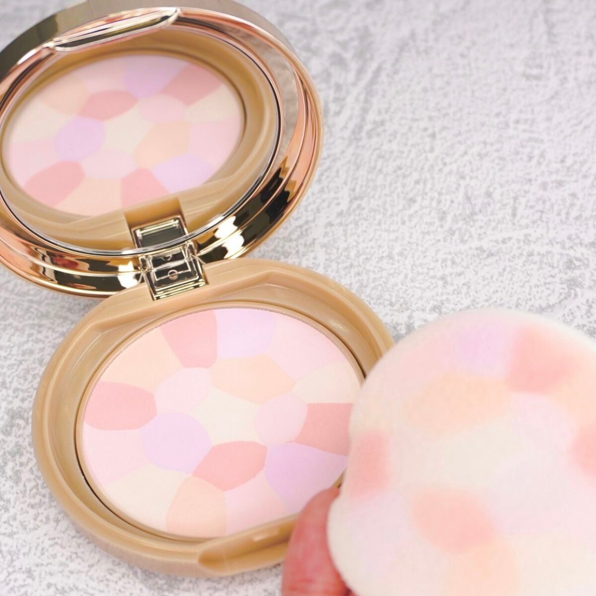 マシュマロフィニッシュパウダー ~Abloom~/キャンメイク/プレストパウダーを使ったクチコミ(1枚目)