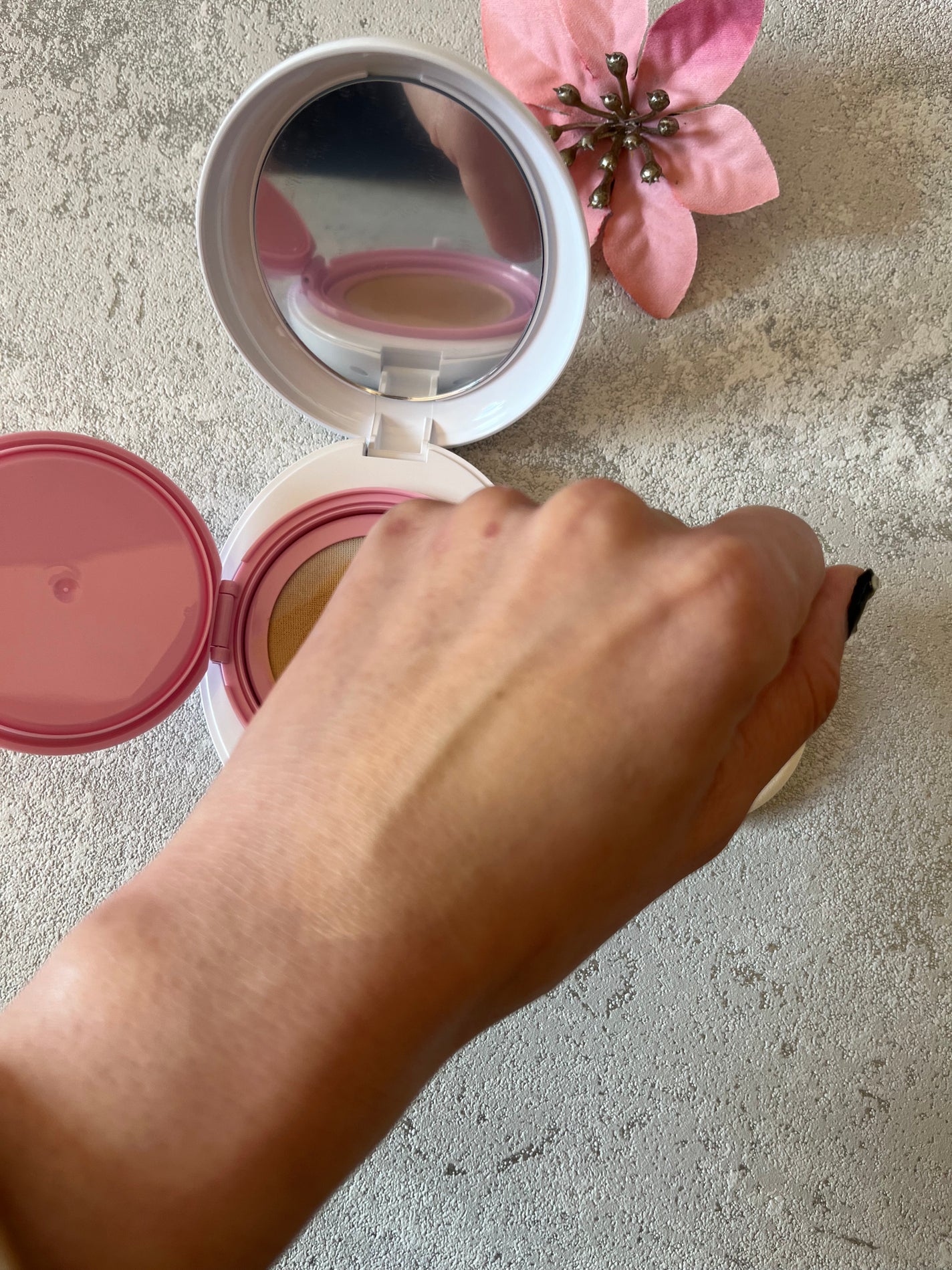 デューイーメッシュファンデーション/ASUNE /クッションファンデーションを使ったクチコミ(5枚目)